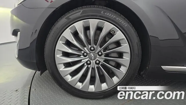 Genesis G90 2017 thumb 5