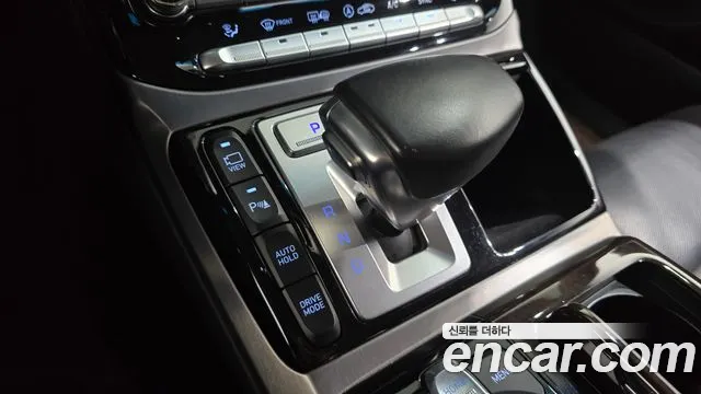 Genesis G90 2017 thumb 9