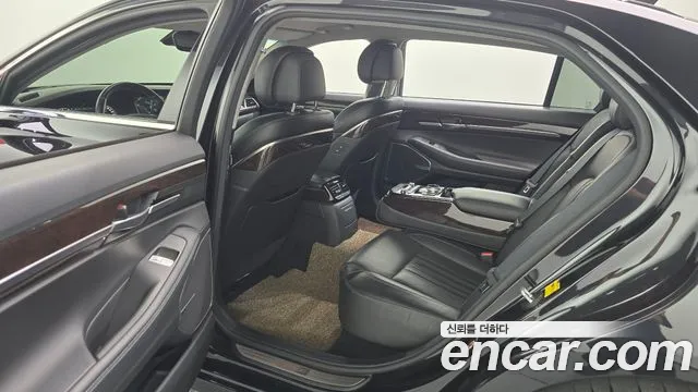 Genesis G90 2017 thumb 12