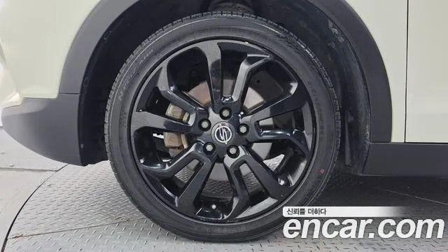 KG_Mobility_Ssangyong TIBOLI 2015 thumb 5
