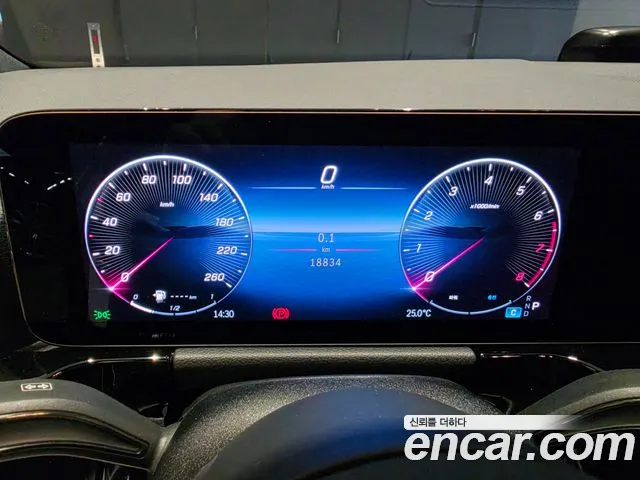 Mercedes-Benz GLA 2025 thumb 8