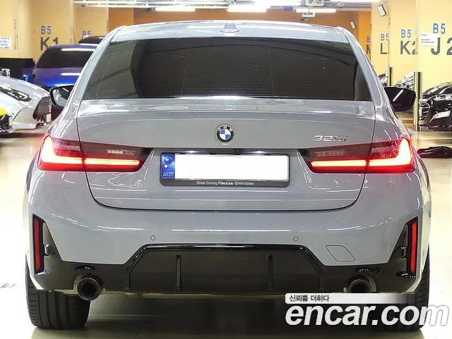 BMW 3-Series 2024 thumb 5