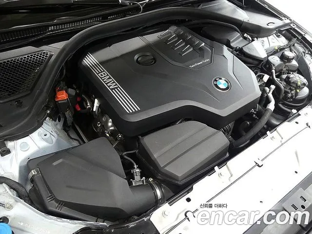 BMW 3-Series 2024 thumb 9