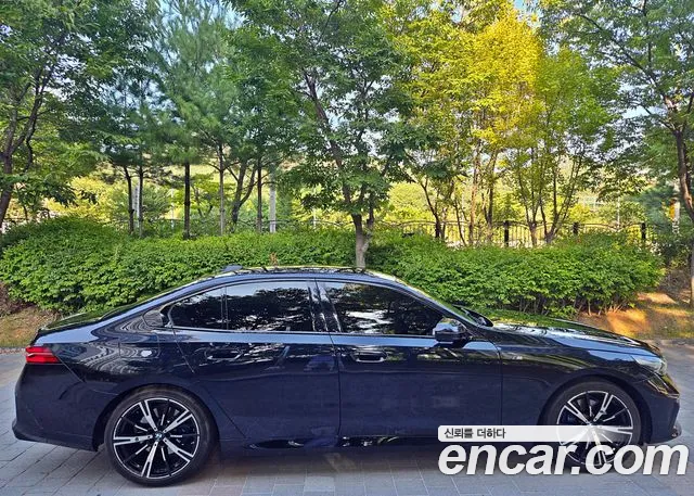 BMW 5-Series 2025 thumb 7