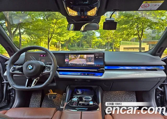 BMW 5-Series 2025 thumb 9