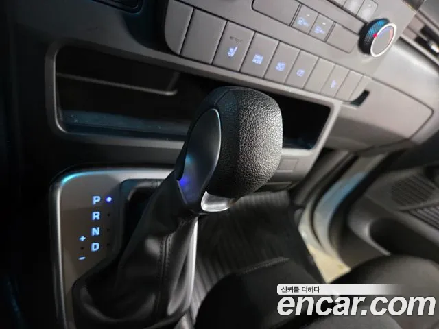 Hyundai Staria 2022 thumb 9