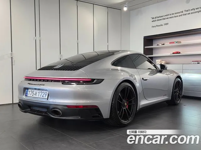 Porsche 911 2023 thumb 2