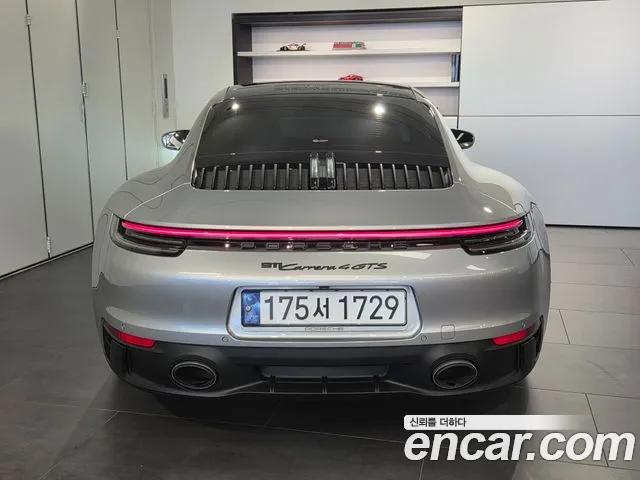 Porsche 911 2023 thumb 4
