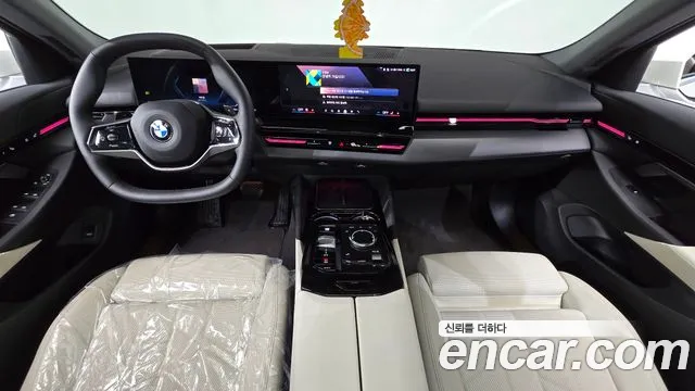 BMW 5-Series 2024 thumb 7