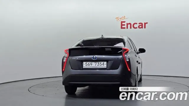 Toyota Prius 2018 thumb 4