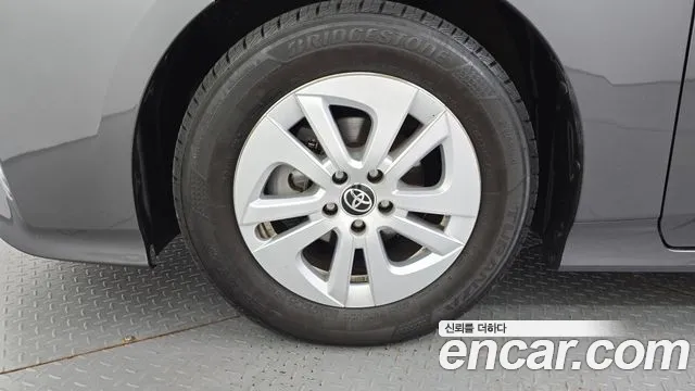 Toyota Prius 2018 thumb 5