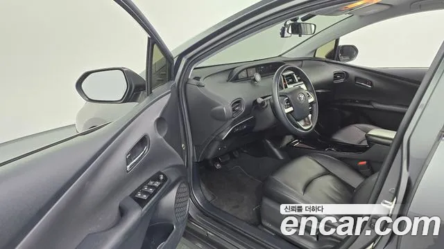 Toyota Prius 2018 thumb 10