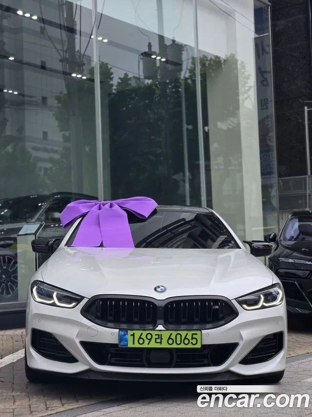 BMW 8-Series 2025 thumb 6