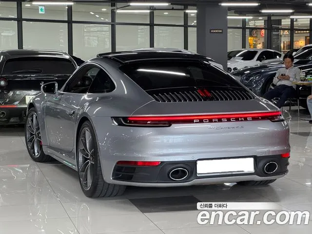 Porsche 911 2020 thumb 4