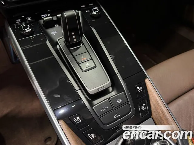 Porsche 911 2020 thumb 10
