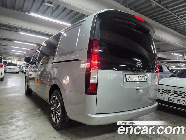 Hyundai Staria 2022 thumb 2