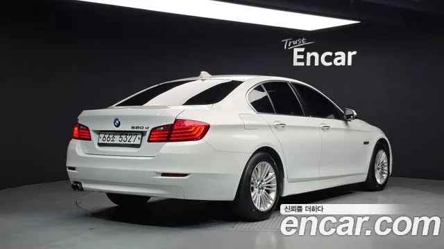 BMW 5-Series 2015 thumb 2