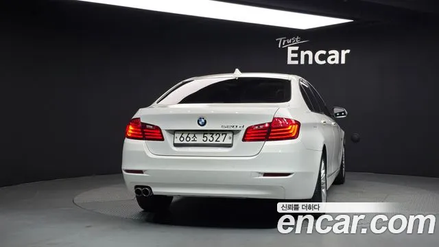 BMW 5-Series 2015 thumb 4