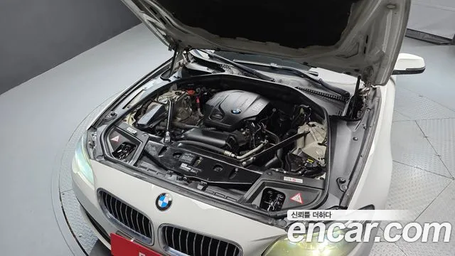 BMW 5-Series 2015 thumb 6