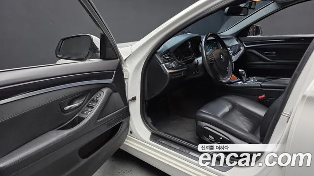 BMW 5-Series 2015 thumb 10