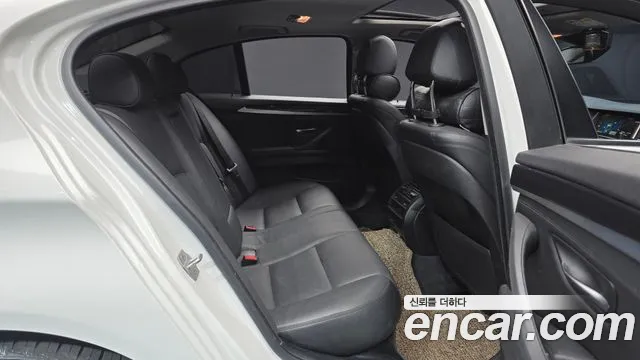 BMW 5-Series 2015 thumb 12