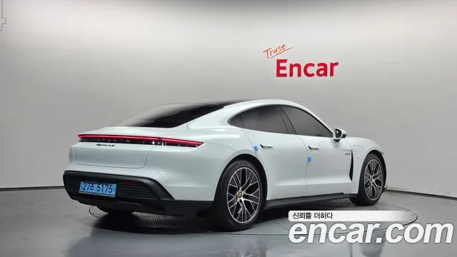 Porsche Taycan 2023 thumb 2