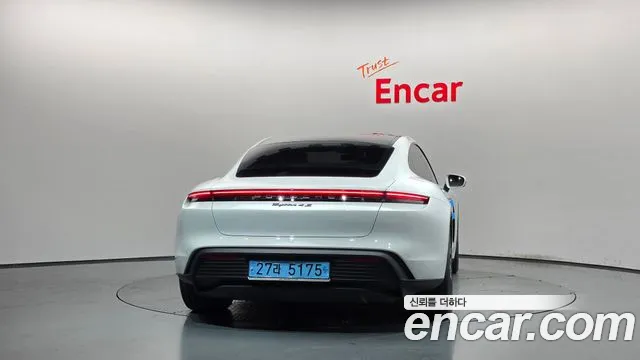 Porsche Taycan 2023 thumb 4
