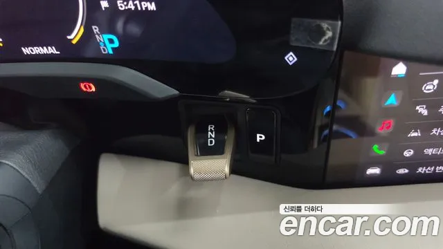 Porsche Taycan 2023 thumb 9
