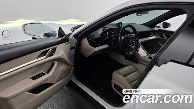 Porsche Taycan 2023 thumb 10