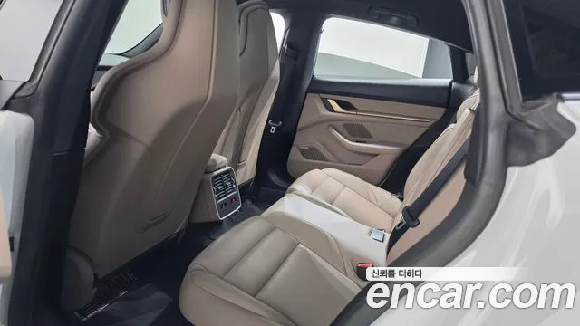 Porsche Taycan 2023 thumb 11