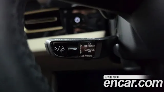 Porsche Taycan 2023 thumb 12
