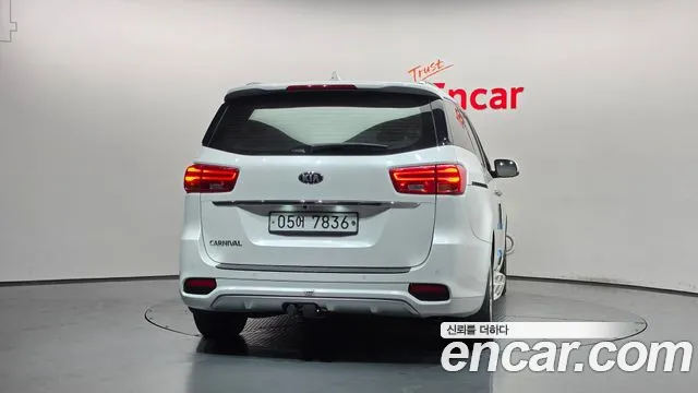 Kia Carnival 2019 thumb 4