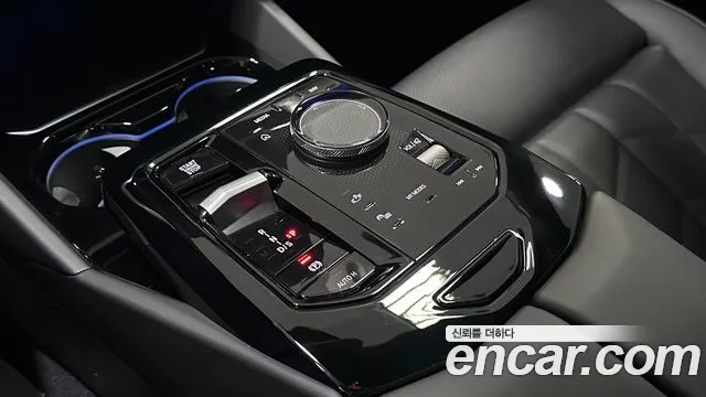 BMW 5-Series 2025 thumb 9