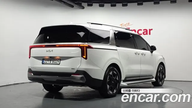 Kia Carnival 2024 thumb 2