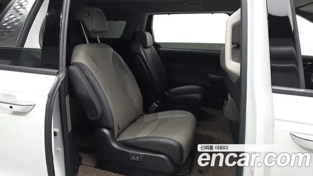 Kia Carnival 2024 thumb 11