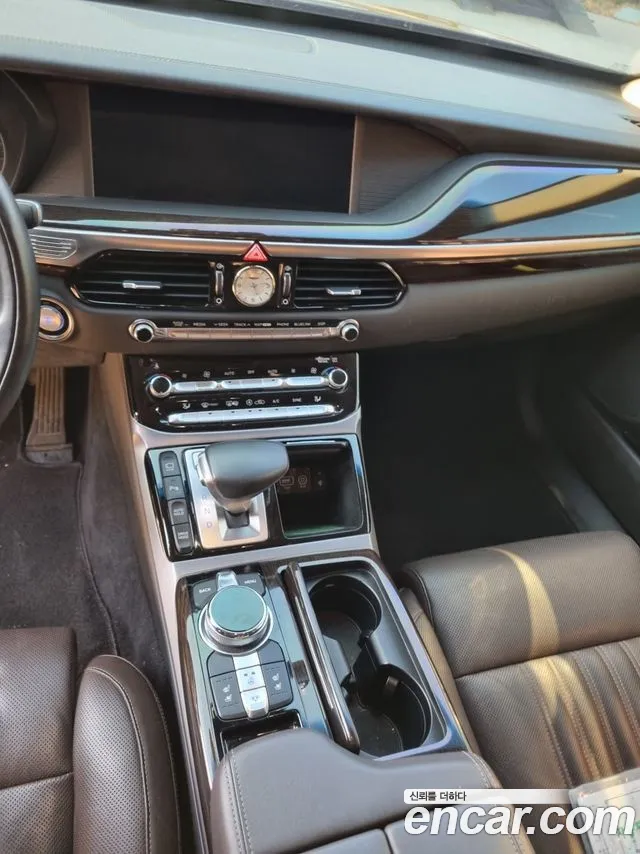 Genesis G90 2017 thumb 3