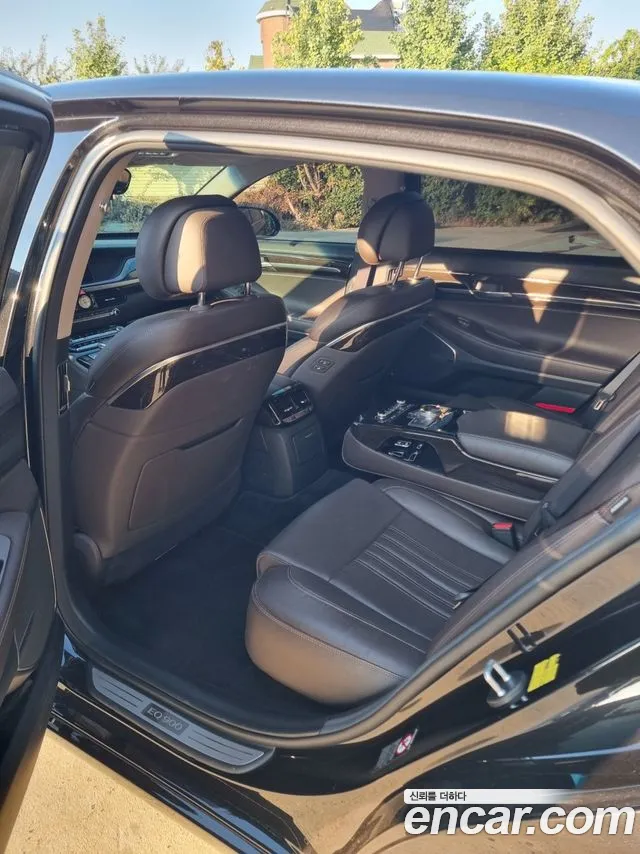 Genesis G90 2017 thumb 4