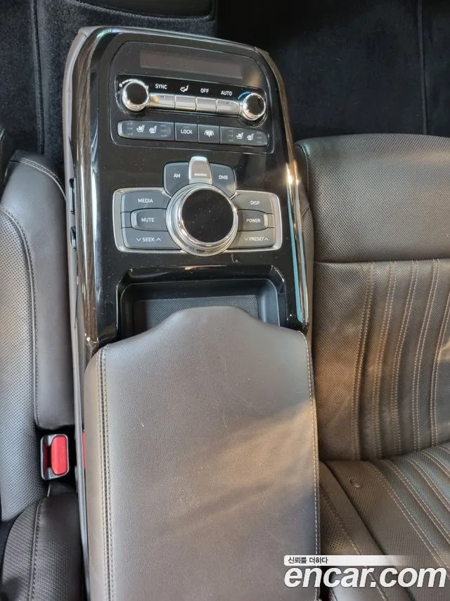 Genesis G90 2017 thumb 5