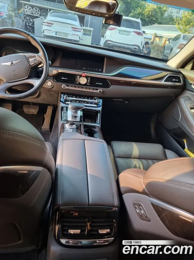 Genesis G90 2017 thumb 6