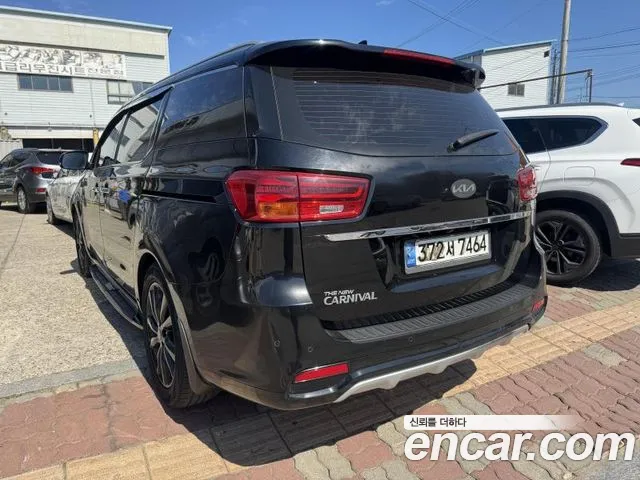 Kia Carnival 2018 thumb 3