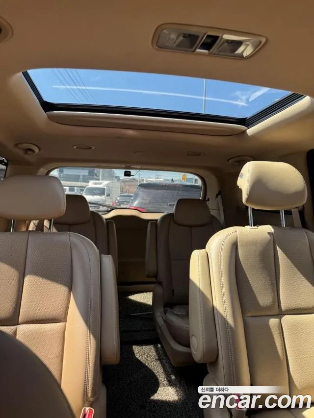 Kia Carnival 2018 thumb 4