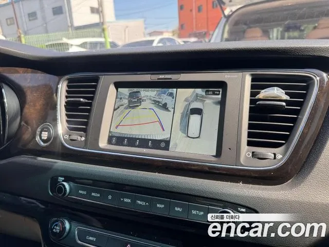 Kia Carnival 2018 thumb 5