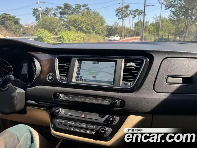 Kia Carnival 2018 thumb 6