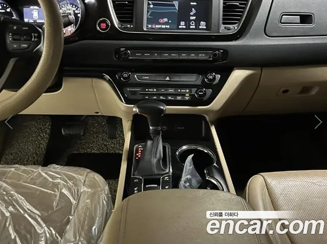 Kia Carnival 2018 thumb 12