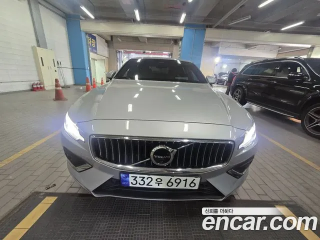 Volvo S60 2023 thumb 2