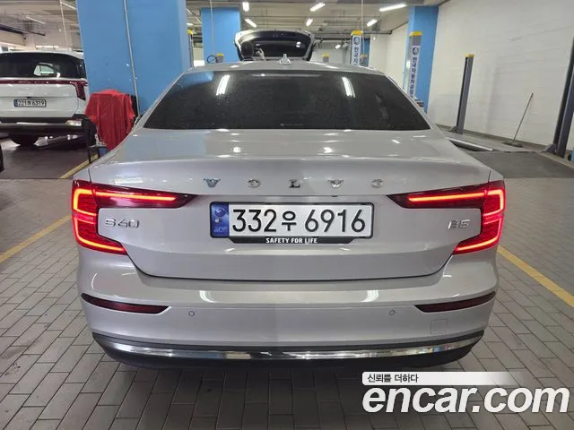 Volvo S60 2023 thumb 3