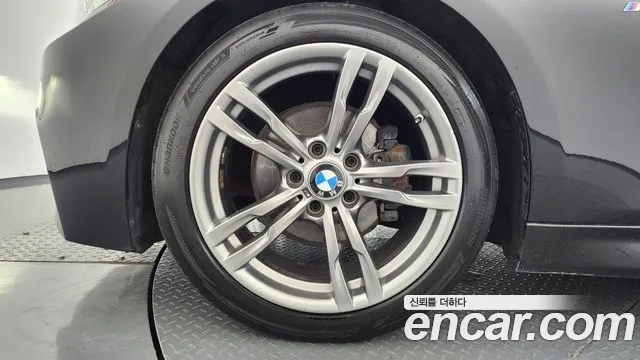 BMW 3-Series 2017 thumb 5