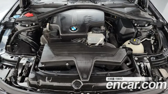 BMW 3-Series 2017 thumb 6