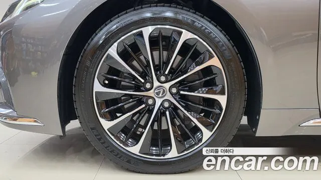 Lexus LS 2022 thumb 6