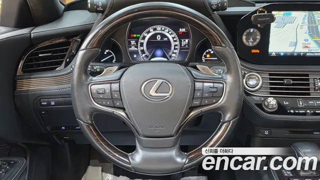 Lexus LS 2022 thumb 10